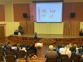 Не ЕГЭ единым: студенты показали школьникам, как навыки из учебников превращаются в деньги и карьеру