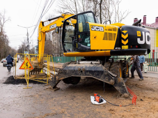 Стало известно, когда завершат монтаж теплосети у поликлиники на улице Победы