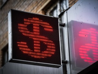 Свобода переводов возвращается: какую валюту и в каких суммах теперь можно отправлять за границу