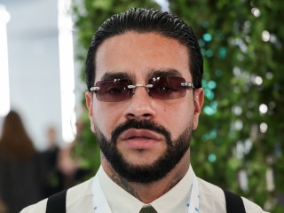 «Выдерживаю вакханалию китча»: как мама Тимати сражалась за украшение елки с внучкой