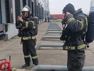 Пожарные в действии: как прошли учения на территории действующего логистического центра Химках