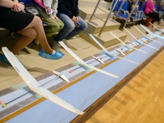 Небо в руках: в Лыткарине выберут лучших мастеров метательных планеров