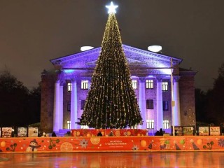 Каток перед Дворцом культуры откроют 5 декабря: жуковчан зовут на лед вечером