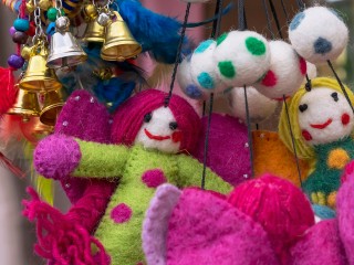 Лабубу, лисы и зайцы «обжили» куст на Набережной в Орехово-Зуеве