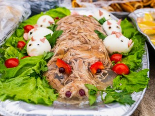 Взяли за холодец: как готовка новогоднего блюда может привести к штрафу