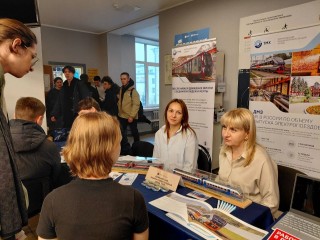 Будущие машиностроители заинтересовались стажировкой на Демиховском заводе