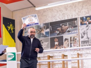 «Дерись только на ринге»: с кем встретится легендарный боксер Лебзяк в Сергиевом Посаде