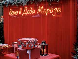 Письмо из-под земли: как бесплатно отправить новогоднюю открытку прямо из метро