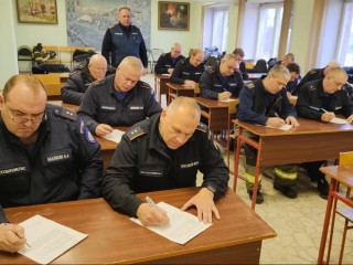 Право вести за собой в огне: 21 специалист сдал экзамен на руководство пожарами