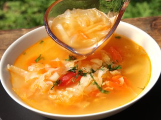 Варить особые щи и собирать правильную воду принято в День Николая Чудотворца 19 декабря