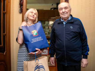 Фронтовика, ушедшего на войну в 12 лет, поздравили с Новым годом в Наро-Фоминске