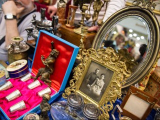 Все — по ₽100! Где и когда будут продавать винтажные вещи в Сергиевом Посаде