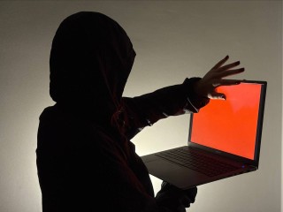 От челленджа до терроризма: как спасти детей от вербовки в интернете