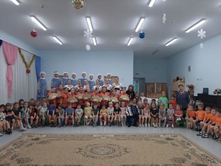 Артисты школы им. Е.П.Макуренковой зарядили новогодним настроением детский сад