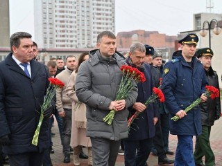 Цветы у Вечного огня: как Серпухов почтил память героев битвы за Москву