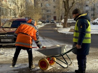 Истринские коммунальщики спасли город от снега и гололеда