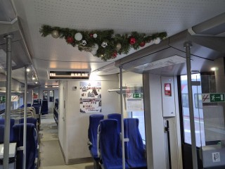 Новогодняя сказка на колесах: как две украшенные «Ласточки» дарят пассажирам атмосферу праздника и уюта