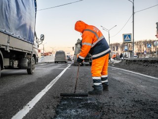Ямы вне сезона: как в Дмитровском округе ремонтируют дороги с учетом погоды
