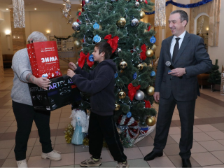 Мечты детей исполнили в Долгопрудном на благотворительной акции «Елка желаний»