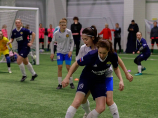 Женский футбольный турнир в «Авангарде» собрал 20 команд со всей России