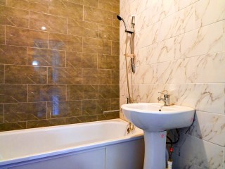 «Муж на час» рекомендует: как вернуть кафелю первозданный блеск без дорогостоящей химии