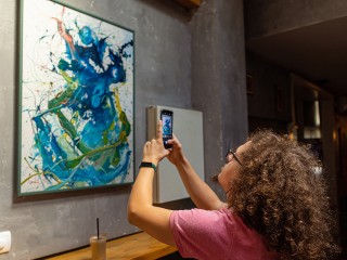 Новый ИИ-оценщик за секунды может определить стоимость современных картин