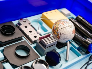 «А кто такие „Фиксики“? Уже и не секрет»: на детских площадках в Подмосковье теперь можно повторить эксперименты любимых героев