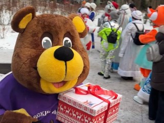 Маскот «Чеховских медведей» Миша отвез детские письма Деду Морозу