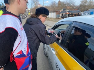 Госавтоинспекторы до 28 декабря проверяют, как перевозят детей и как они переходят дорогу