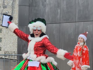 Деды Морозы, Снегурочки и эльфы: слет зимних волшебников прошел в Королеве