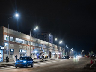 Проспект Ильича становится светлее: освещение дотянулось до перекрестка