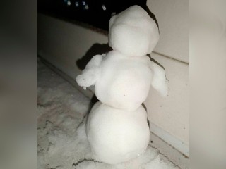 Добрый знак: снеговик во дворе напомнил горожанам о детстве