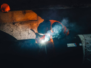 «ТСК Мосэнерго» проводит замену поврежденного участка теплосети на улице Крылова