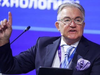 «Регулируйте выпитое»: Телеведущий Дибров в преддверии Нового года вспомнил о «сардельке»