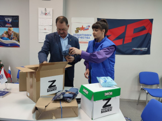 Волонтеры собрали новогодние посылки для бойцов на передовой