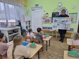 Каширяне создали светящиеся новогодние открытки-напоминания для родителей-водителей