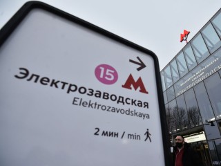 «Асса!» Мужчины в кавказских костюмах станцевали лезгинку в метро — видео