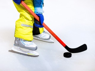 В Подмосковье скупают искусственный лед: как сделать домашний каток