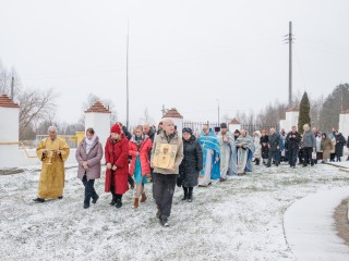 Крестный ход совершили в Знаменском храме Старой Каширы по случаю престольного праздника