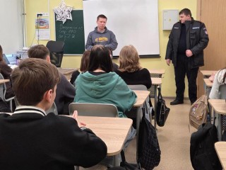 Новогодние забавы с подсказкой от спасателей: школьники Домодедова узнали, как правильно запускать фейерверки