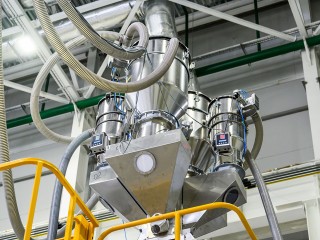 Производство пластика глазами ветеранов: на заводе показали, как добавки меняют свойства изделий