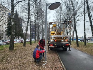 На улице Строителей в Пущине заменили неисправный светодиодный фонарь