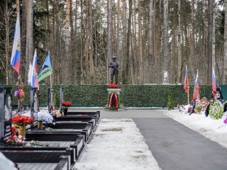 Кресты вместо памятников: как меняются кладбища и можно ли теперь размещать фото умершего