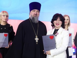 Двойная технология невидимости: как наградили изобретательницу защитного пончо для бойцов СВО