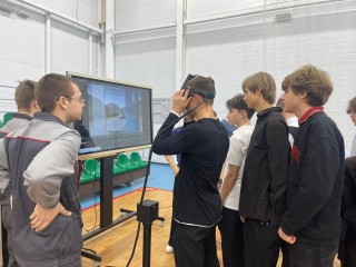 Кудри для манекена и цветы из овощей: в Клину школьники выбрали свой «Путь навыков»