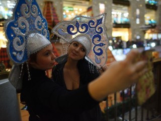 Кокошник, бастынга и вобла: какие традиции показали гости Прямой линии с Путиным