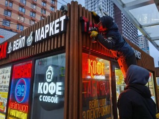 Месяц на исправление: в Котельниках сняли десятки несанкционированных вывесок