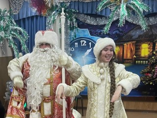 Первое стихотворение, первый хоровод: главные подарки на елке для особенных детей в Талдоме