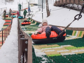 Катание на тюбингах и концерт: 26 декабря проведут праздничные гуляния «Елка в лесу»