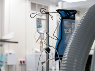 Скрутило прямо на выставке: как врачи спасли художника от смерти